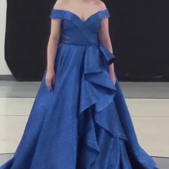 Macduggal - Picture 1 of 2